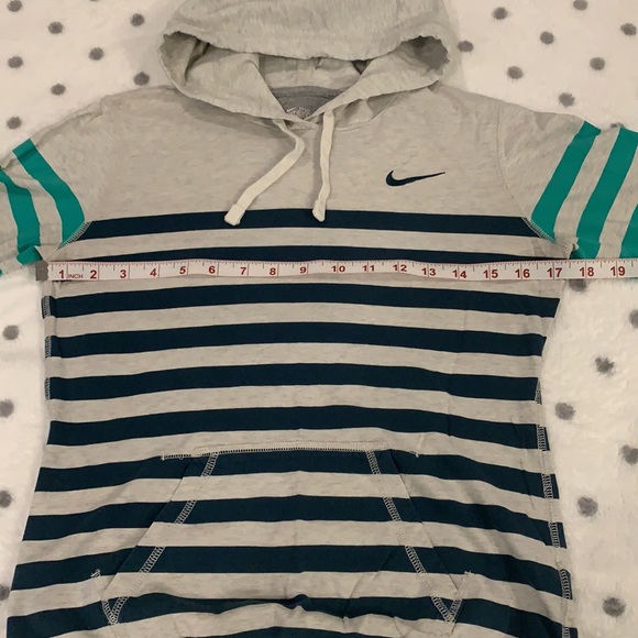 Lightweight comfy Nike Hoodie Small - Picture 7 of 10